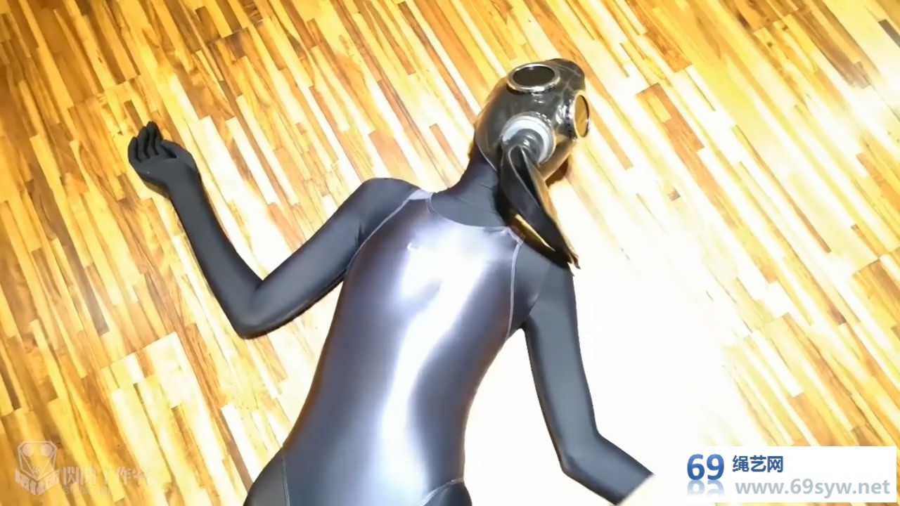 网盘【防化女团】闪闪工作室 全包ZENTAI+捆绑+窒息头套K9狗爬/24分钟