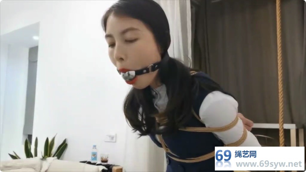 奥特曼也很酷 美人虐待 莞尔OL工作制服，柠檬口球极限驷马/25分钟