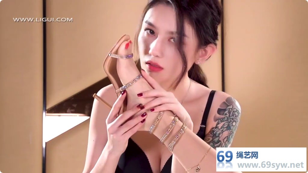 丽柜美束_稀有长片 双生花 凌霸后的温情 女女恋足/23分钟