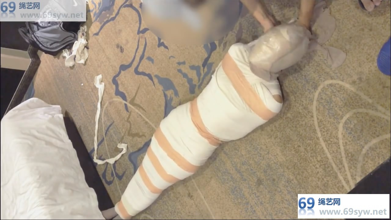  BTK 灰丝超紧木乃伊包裹一小时妹子意识模糊把自己当成木乃伊/67分钟