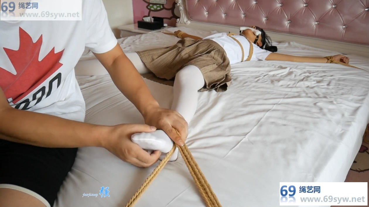 网盘 00后jk少女の痒刑 大字绑+椅缚+黑丝驷马，三种丝袜的TK游戏/30分钟