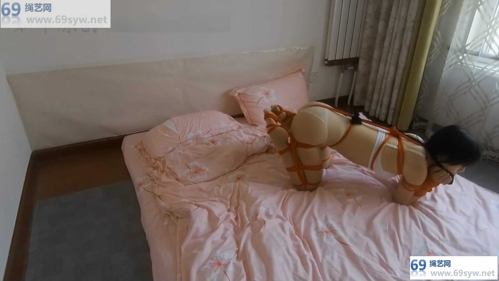 网盘 嗜堵如命-肉丝人形犬桃子 超紧足部捆绑/14分钟