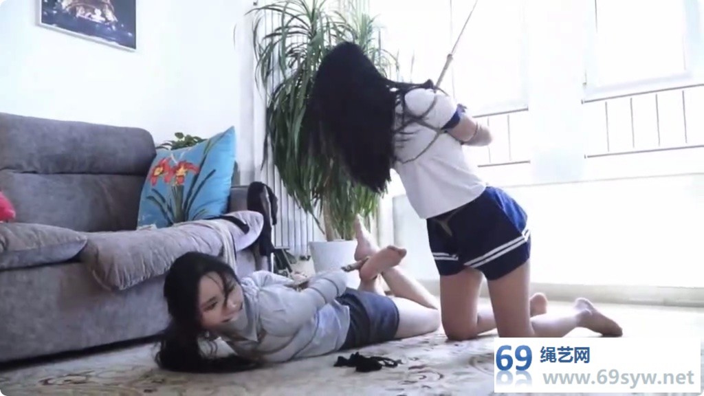 逍遥剧情_家中劫 姐妹情深 下 吴晗夏炎 裸足/23分钟