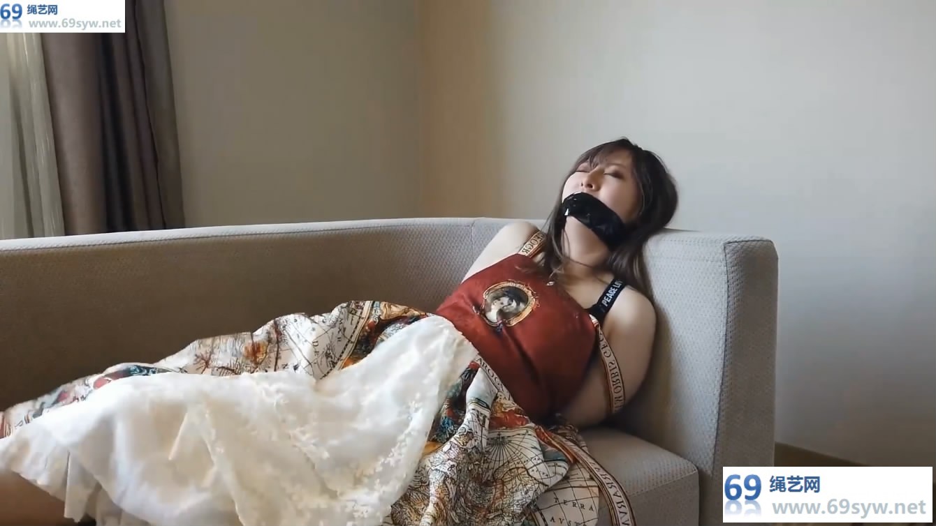 看个脸系列 高颜值妹子胶水粘嘴想张嘴却张不开只能闭着嘴哼哼/44分钟