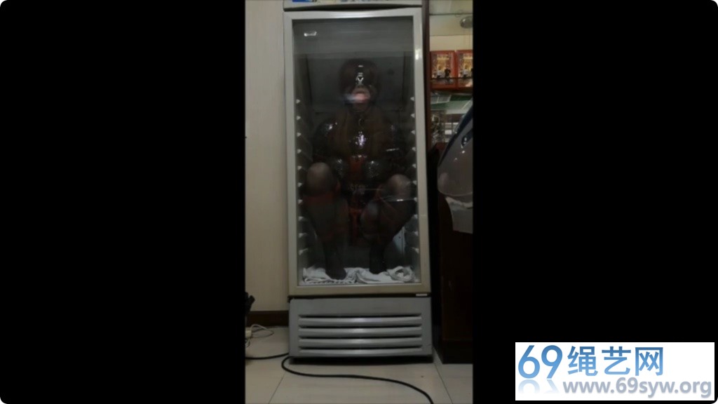 CD伪娘小诡的自缚60 冰箱里的冷冻体验 创新的椅子VR自缚/14分钟