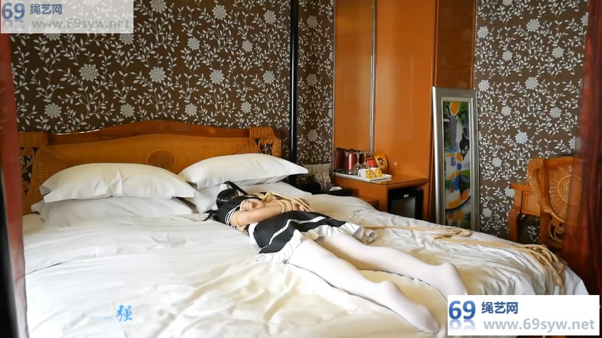 【小羽】女仆驷马 白丝女仆吊起紧缚/54分钟
