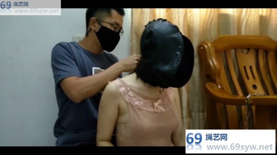 网盘 浅浅小剧情双头套皮革+金属，鼻锁钥匙冲厕所，让她绝望的恐惧/13分钟