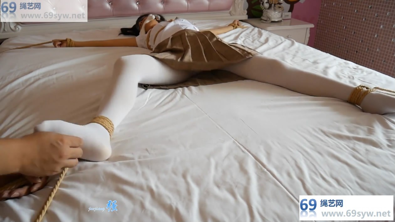网盘 00后jk少女の痒刑 大字绑+椅缚+黑丝驷马，三种丝袜的TK游戏/30分钟