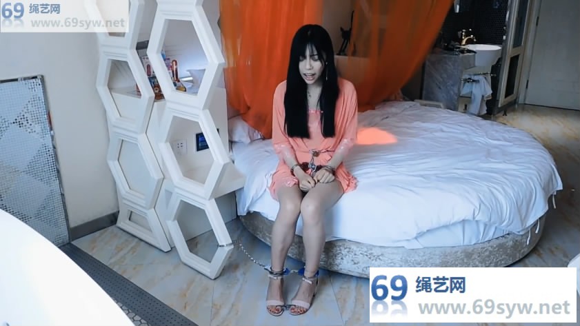 网盘 1018原创_桃子镣铐魔法锁游戏 镣铐越变越多 姿势越变越难受/18分钟 网盘 1018原创_桃子镣铐魔法锁游戏 镣铐越变越多 姿势越变越难受/18分钟