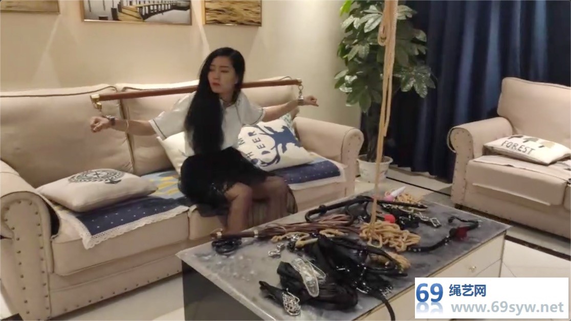 网盘 夜未央 _私奴小雅之奴隶秘书 上 鼻环贞操带/31分钟