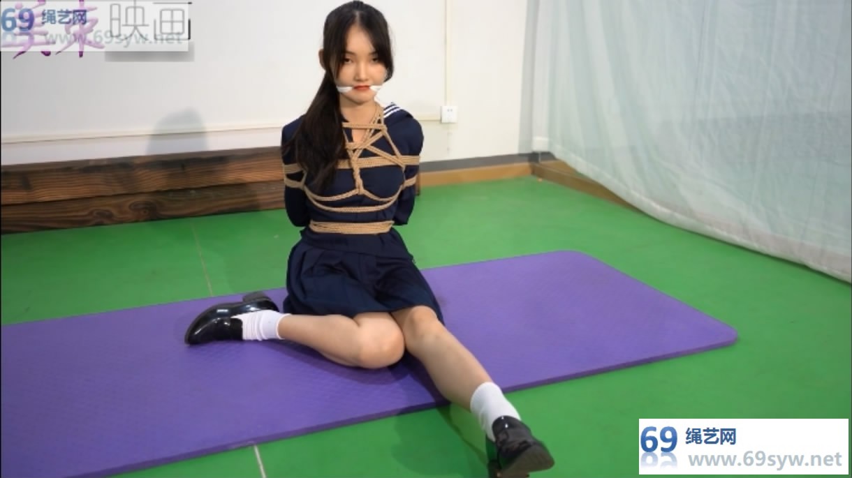  美束映画_果果 学生绳缚初体验 水手服与运动服+长袜/46分钟
