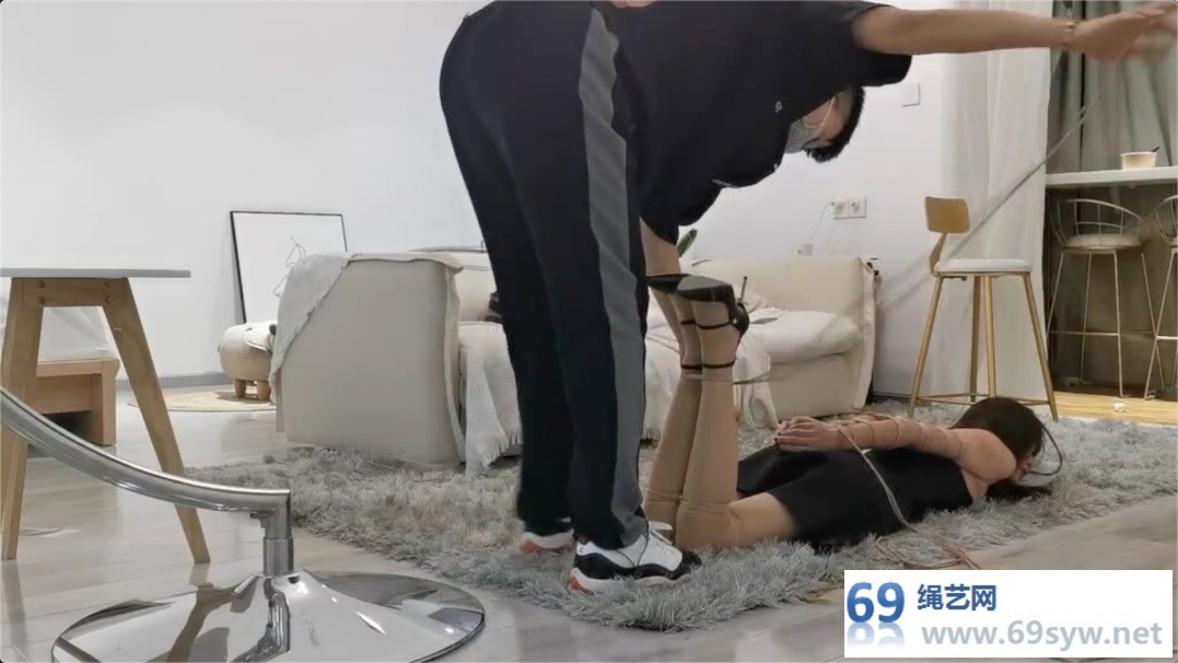 奥特曼也很酷_甘然小黑裙直臂TK 美腿吊起/27分钟