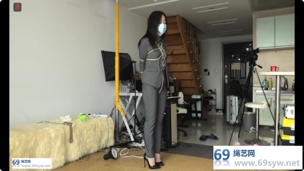 绳之韵 小软户外虐足：OL穿“小鞋”，停车场羞耻T教/38分钟