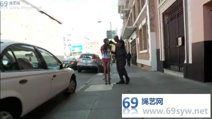  人来人往的大街上羞耻play Lexington Steele 人形烟灰缸/21分钟视频下载