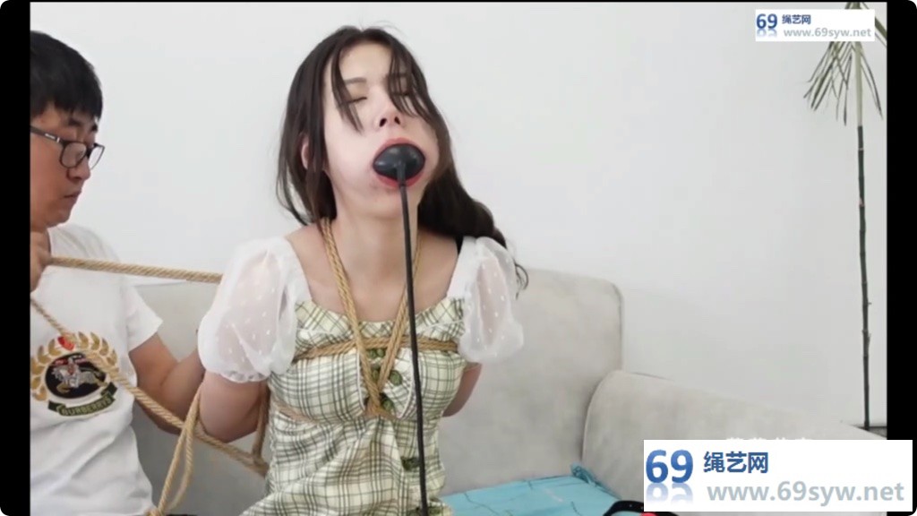 蔚蓝瑶瑶 芭蕾高跟吊缚 脚尖点地 丝袜红球封嘴充气口塞/45分钟