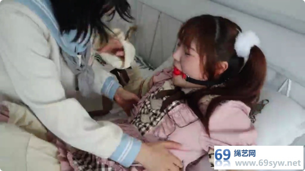 荷仙少女 闺蜜由爱生恨 我就要欺负你 jk美少女与lo美少女/18分钟