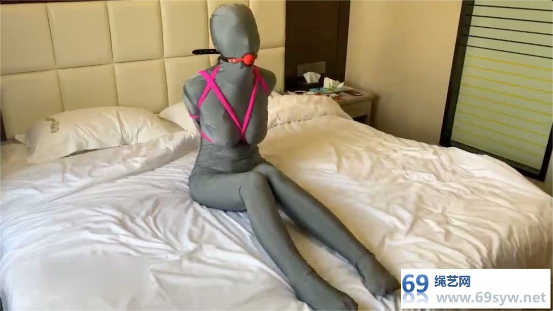 帧态 长腿小学妹的zentai初体验，全包束缚再全包/30分钟