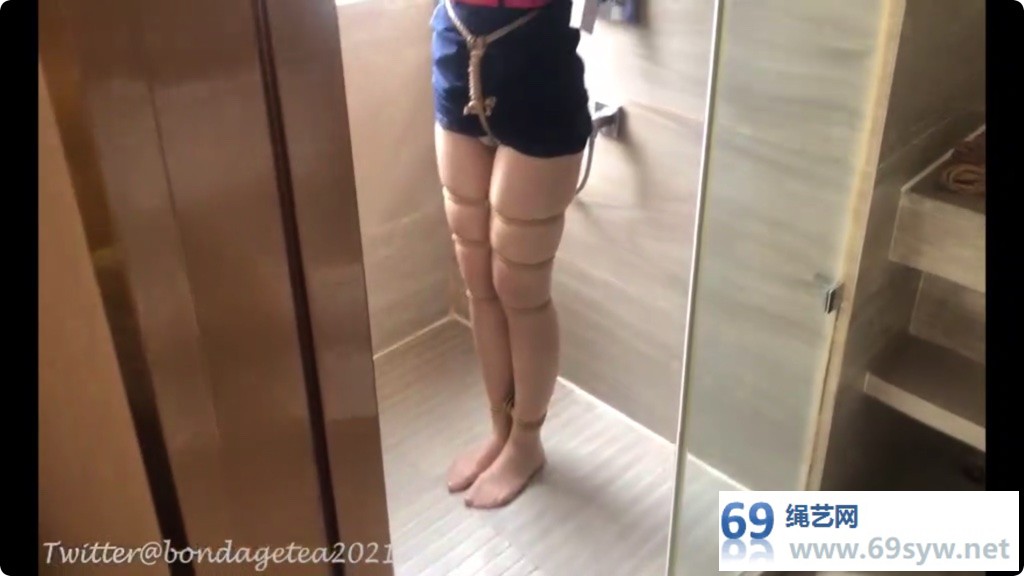 绳精病 倒霉空姐 上 骚美肉丝脚浴室放置篇 /21分钟