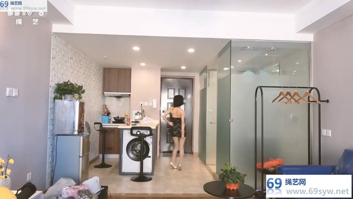  半岛束艺台_富家女的特殊癖好：自缚自嗨被打劫/38分钟视频下载