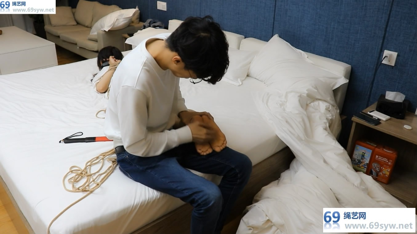  妹子第一次尝试被绑就被后手观音抬头驷马绑哭 tk 口枷/60分钟