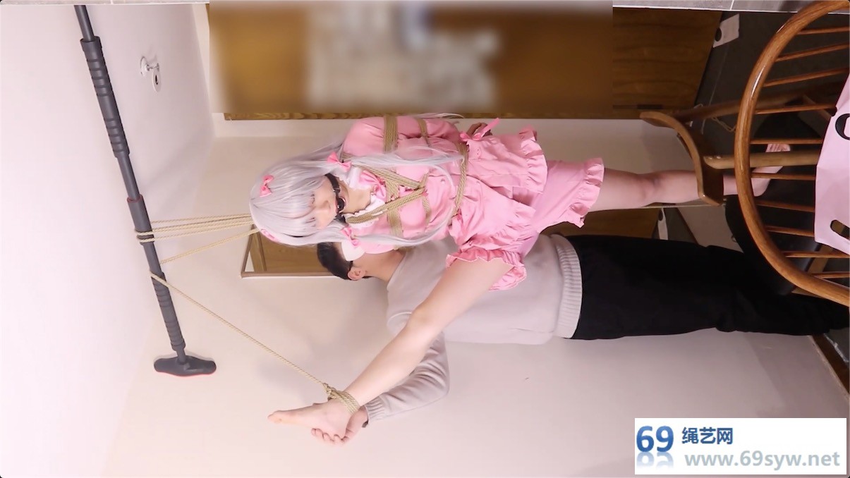 绳艺66号_萝莉妹子安酱的和泉纱雾COS吊缚D蜡虐足 裸足脚心/31分钟