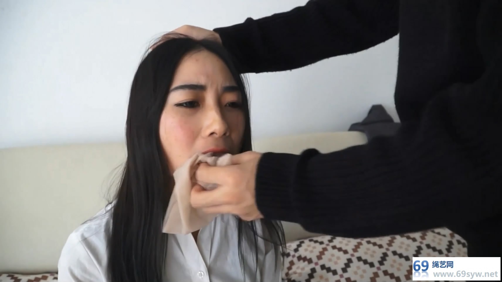 网盘 逍遥剧情【劫匪手册第一部】遭遇入室捆绑自救教程 上 董倩/28分钟