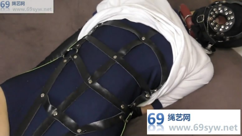  - cocoa 素人皮革拘束 野外狗爬，内置，皮革束缚/19分钟