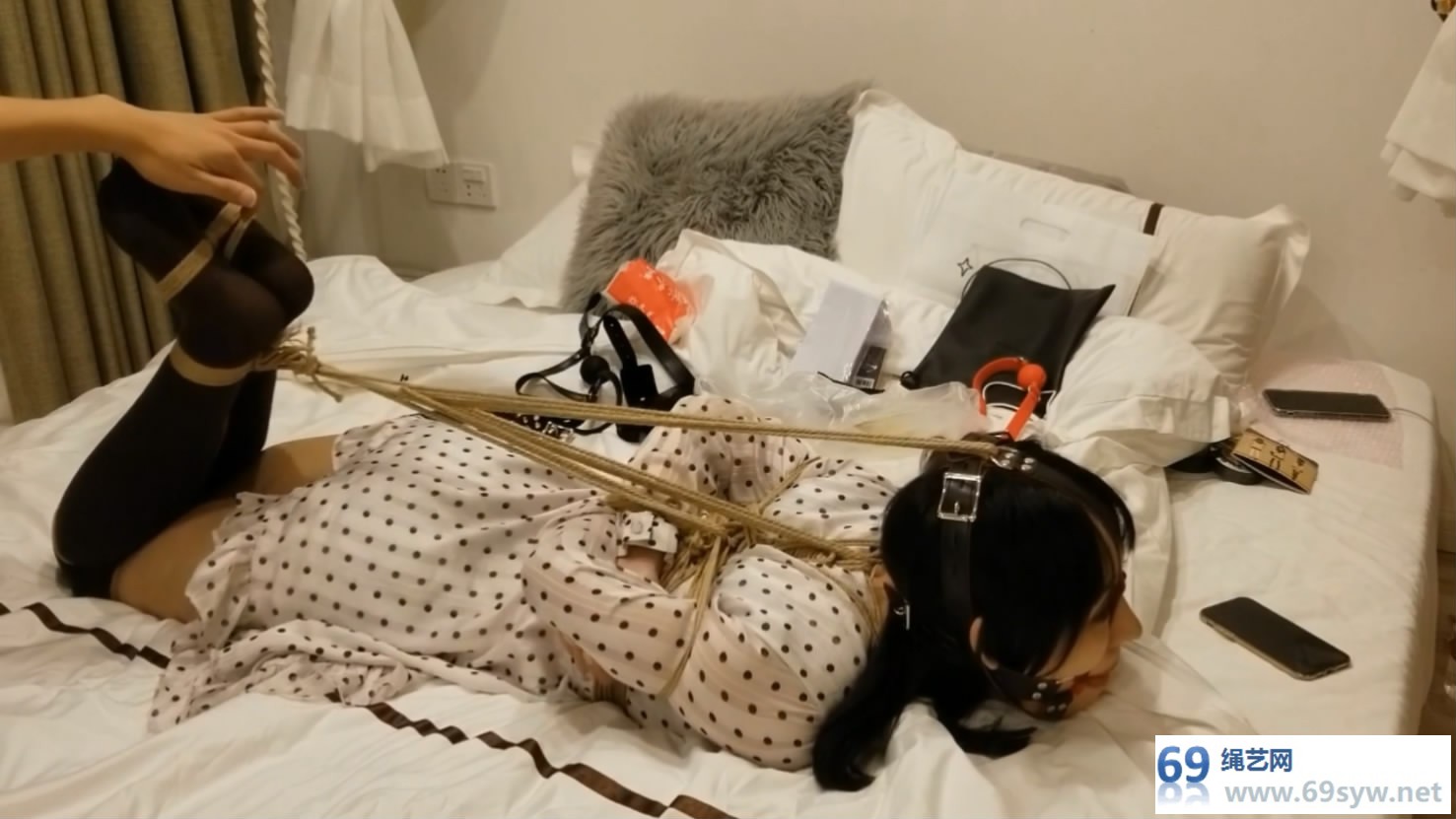  漂亮小姐姐！奥特曼也很酷_捆绑梦怡马具口球_/54分钟