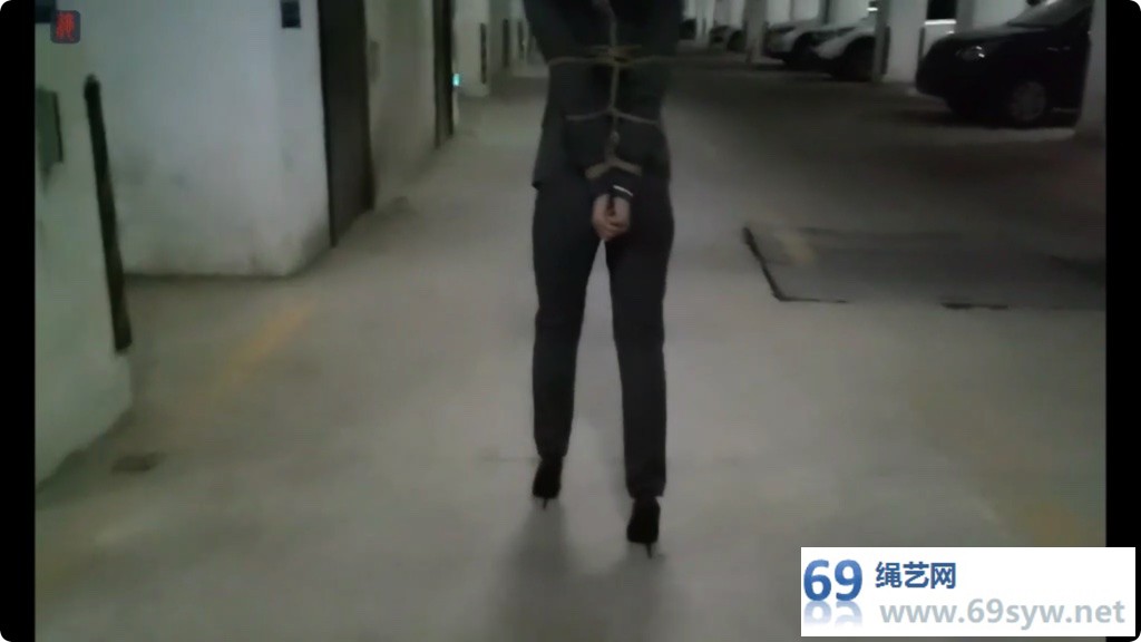 绳之韵 小软户外虐足：OL穿“小鞋”，停车场羞耻T教/38分钟