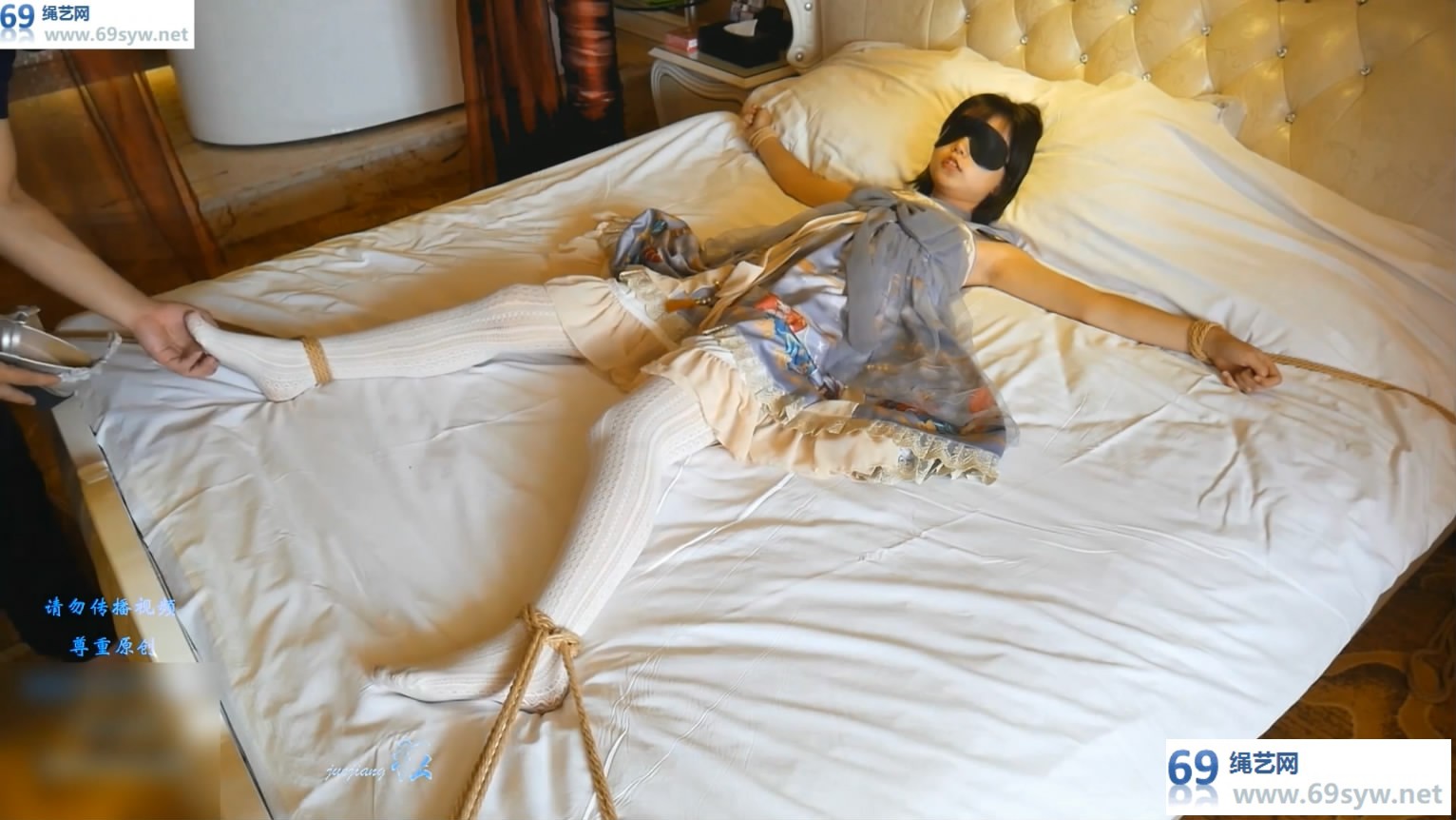  网友定拍_00后白丝lo娘少女の痒刑/46分钟