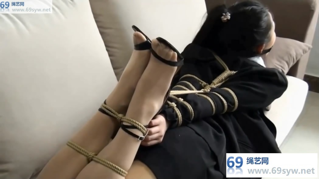 压缩包 灰鸟长篇剧情 女经理和女秘书 超高跟，女仆扮演/74分钟