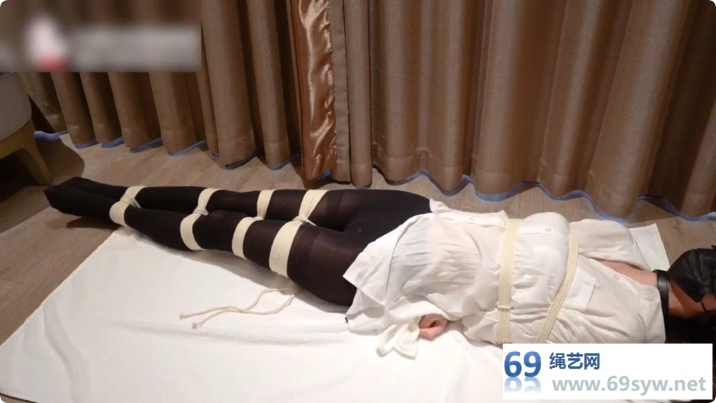 九尾少女 常服牛仔裤全身捆绑 白袜黑丝TK双足捆绑T教/20分钟