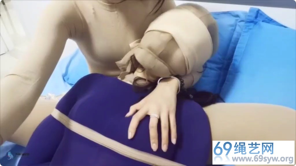 JS 瑾萱艾可恋物剧情 会所劫难2 Part 3 女女全包丝袜塞嘴套头/19分钟