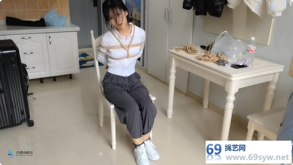 JS 白衣清纯妹子体验捆绑日式 /31分钟