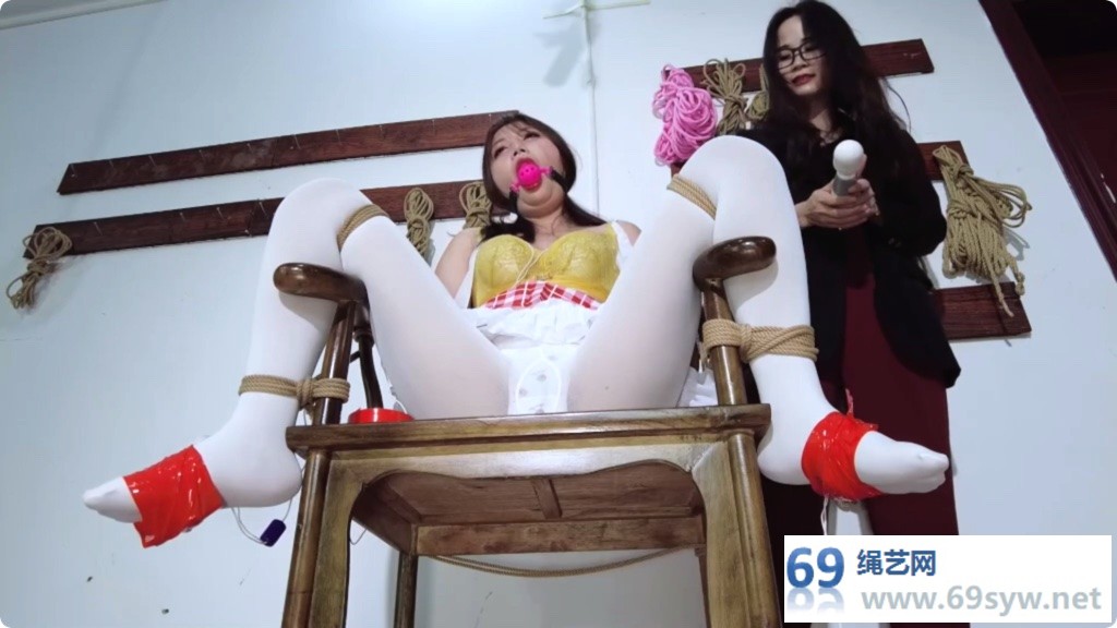 樱束 人贩子拐来18岁的丝袜小姑娘，准备两人自己玩/45分钟