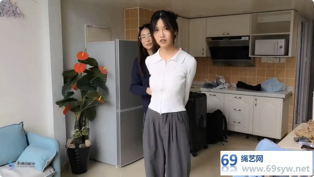 JS 白衣清纯妹子体验捆绑日式 /31分钟