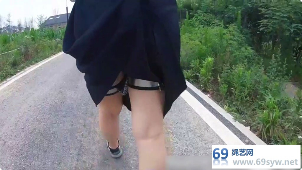 私密空间 妻子戴全套贞操带度假村露C之旅 上集/37分钟