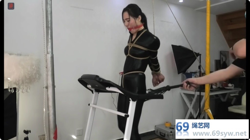 绳之韵菲菲 绳奴科学健身3-2：跑步机上的胶衣和超高跟/40分钟