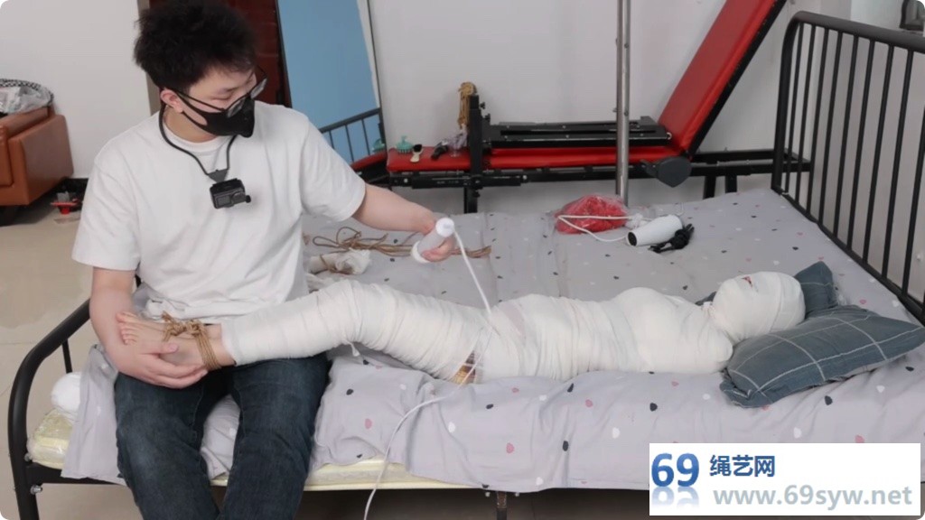 心悦艺束 外卖惊魂 下 被T教拘束的女孩逃跑失败被做成木乃伊/48分钟