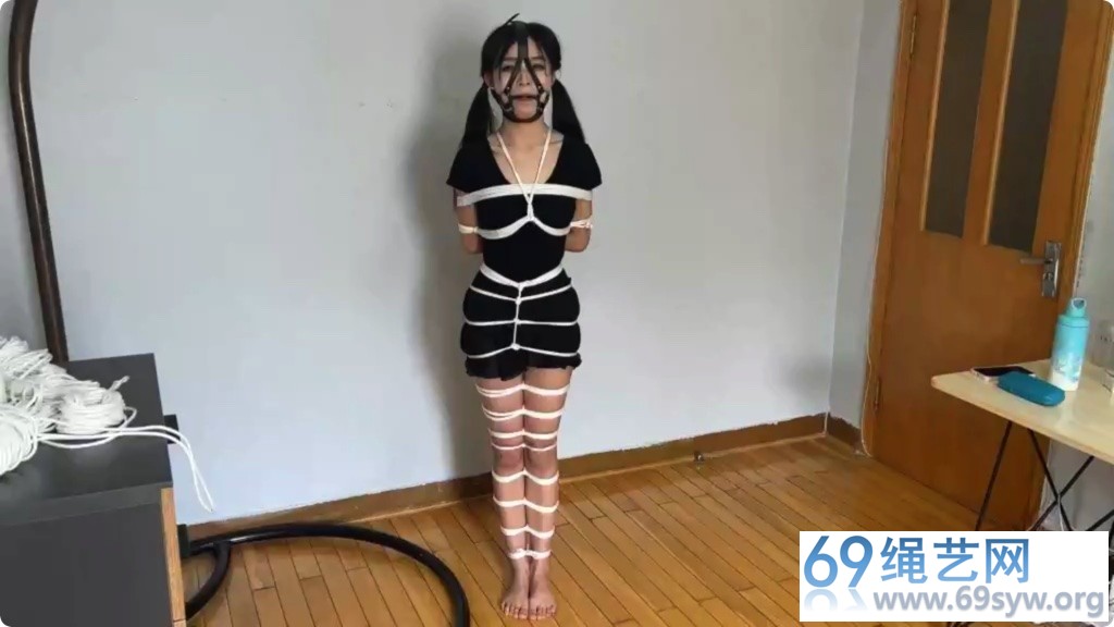 玩奴 可爱素人新妹子超级蛇缚驷马严厉堵嘴到干呕口水直流/40分钟