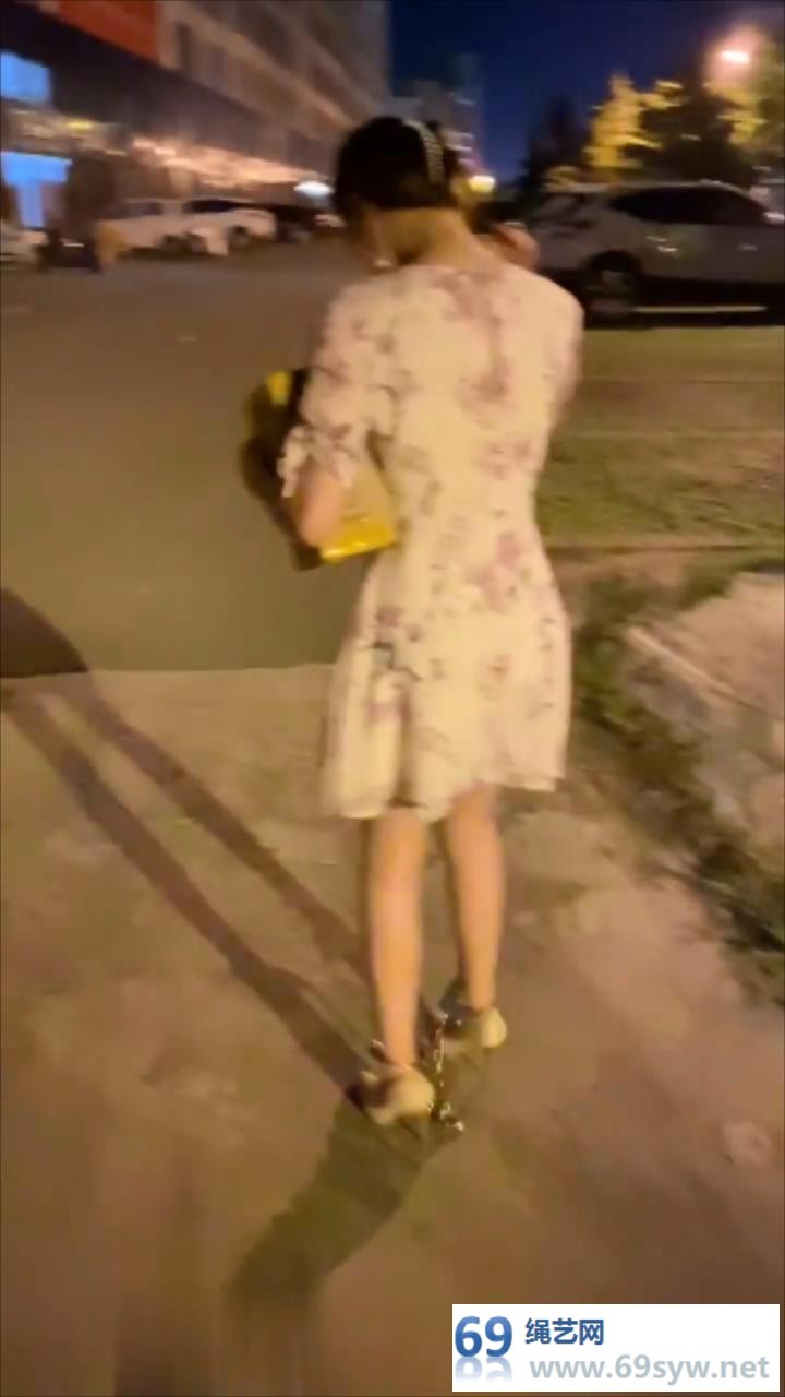 带镣铐取快递的小姐姐/15分钟 带镣铐取快递的小姐姐/15分钟