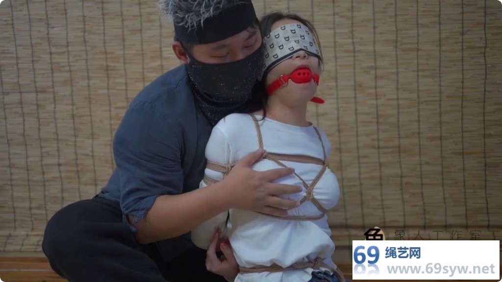 象人 人妻Miya 紧缚深入抚摸5cm超大口球紧身牛仔裤/56分钟