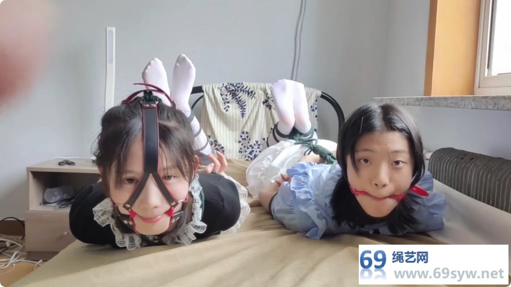 玩奴 美少女晴语可歆剧情 双人白丝驷马带口球放置/18分钟