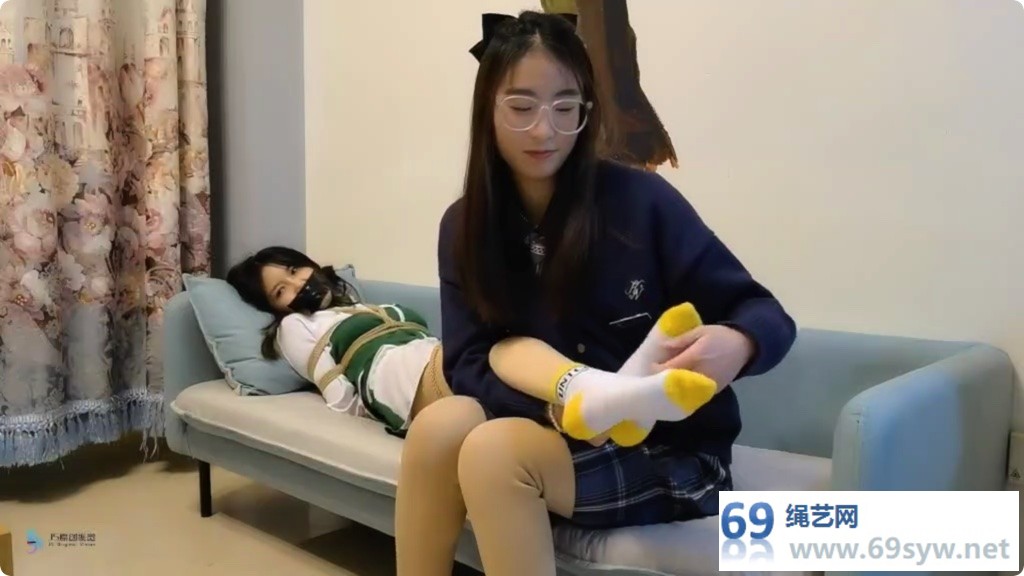JS剧情 贩卖风波 上 女推销上门遇女人贩肉丝白袜TK/25分钟
