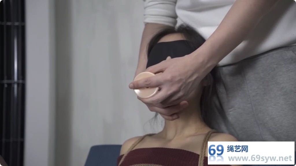 GB涵涵 女孩被紧缚在椅子上做填充实验/15分钟