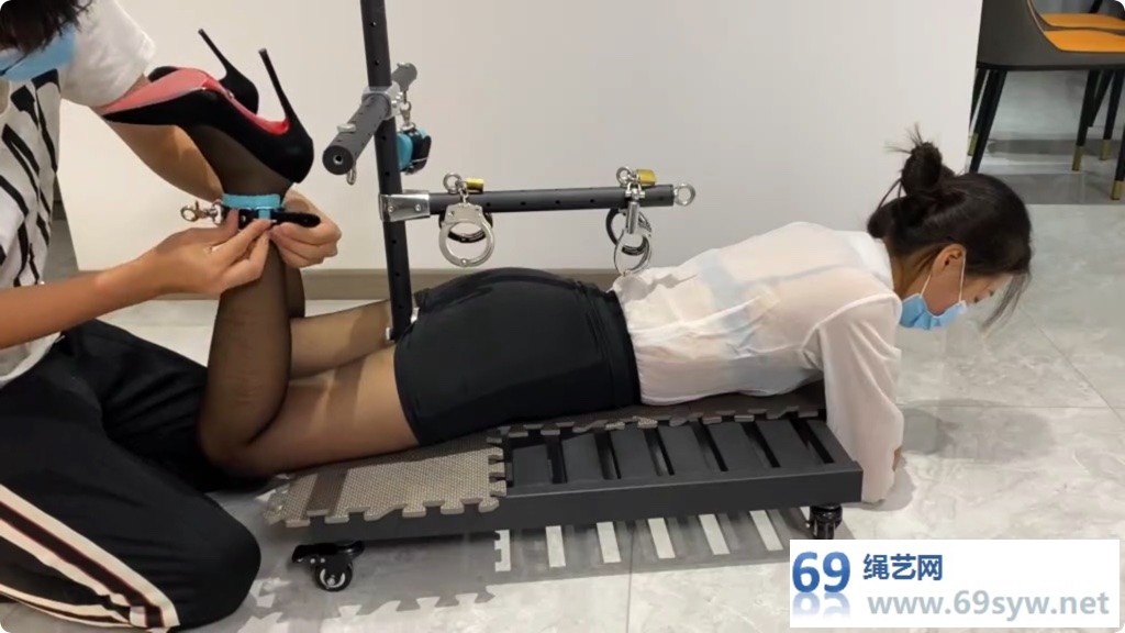 GB涵涵 K9狗笼T教 开口器口水镣铐+铁链固定+黑丝/21分钟视频下载