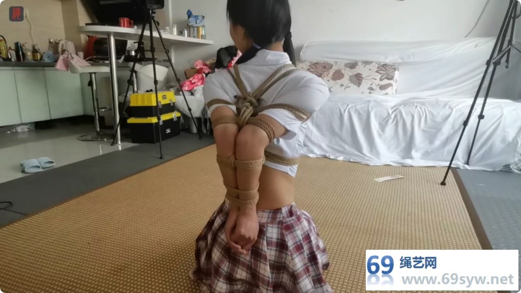 绳之韵 小苗老师屈辱打工经历：绳模兼职 肉丝JK直臂丝足/25分钟