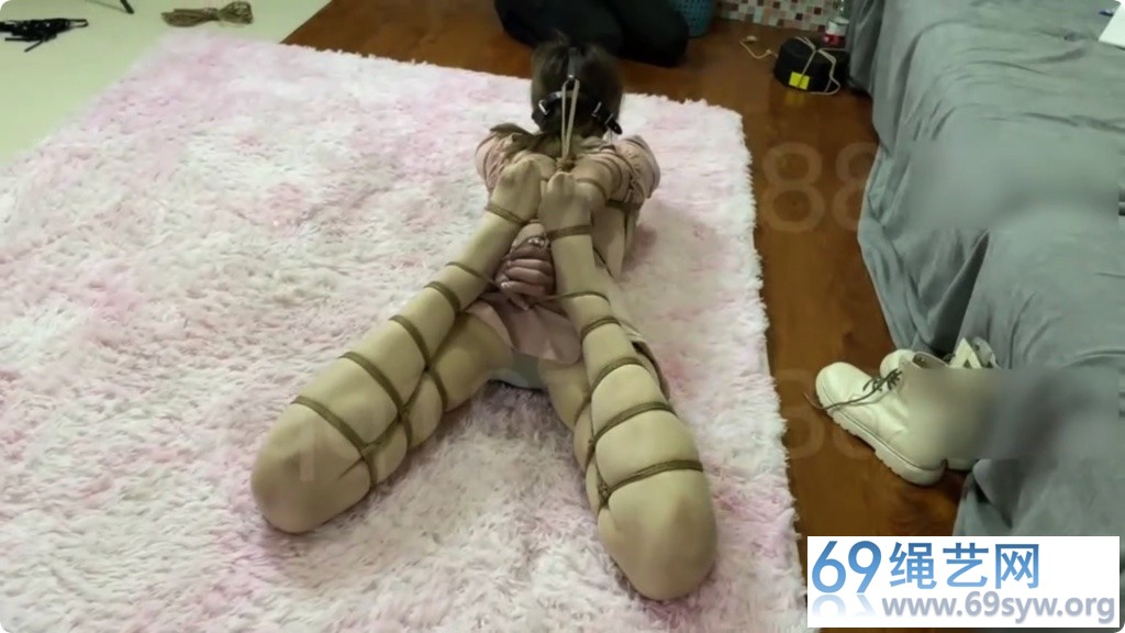 贝特 肉丝紧身裙琪琪超紧连头驷马 马具口塞强制抬头/70分钟