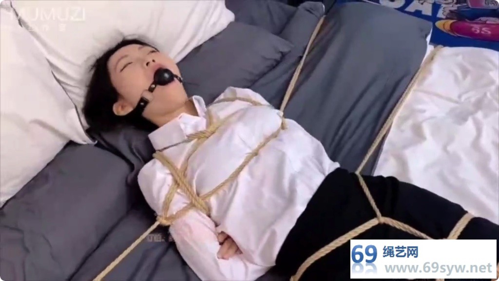 MUMUZI 高傲的女特工/15分钟