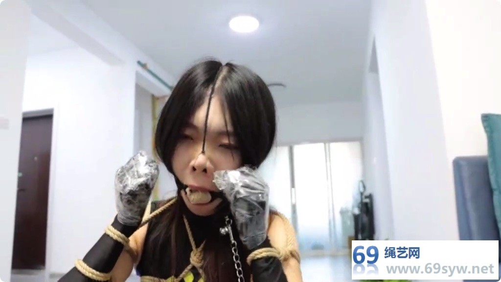 得意客剧情 被抓的女超人 琪梦去找文件 被博士石化粉被定住/17分钟